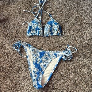 Triangle Vinca Arizona Leaves